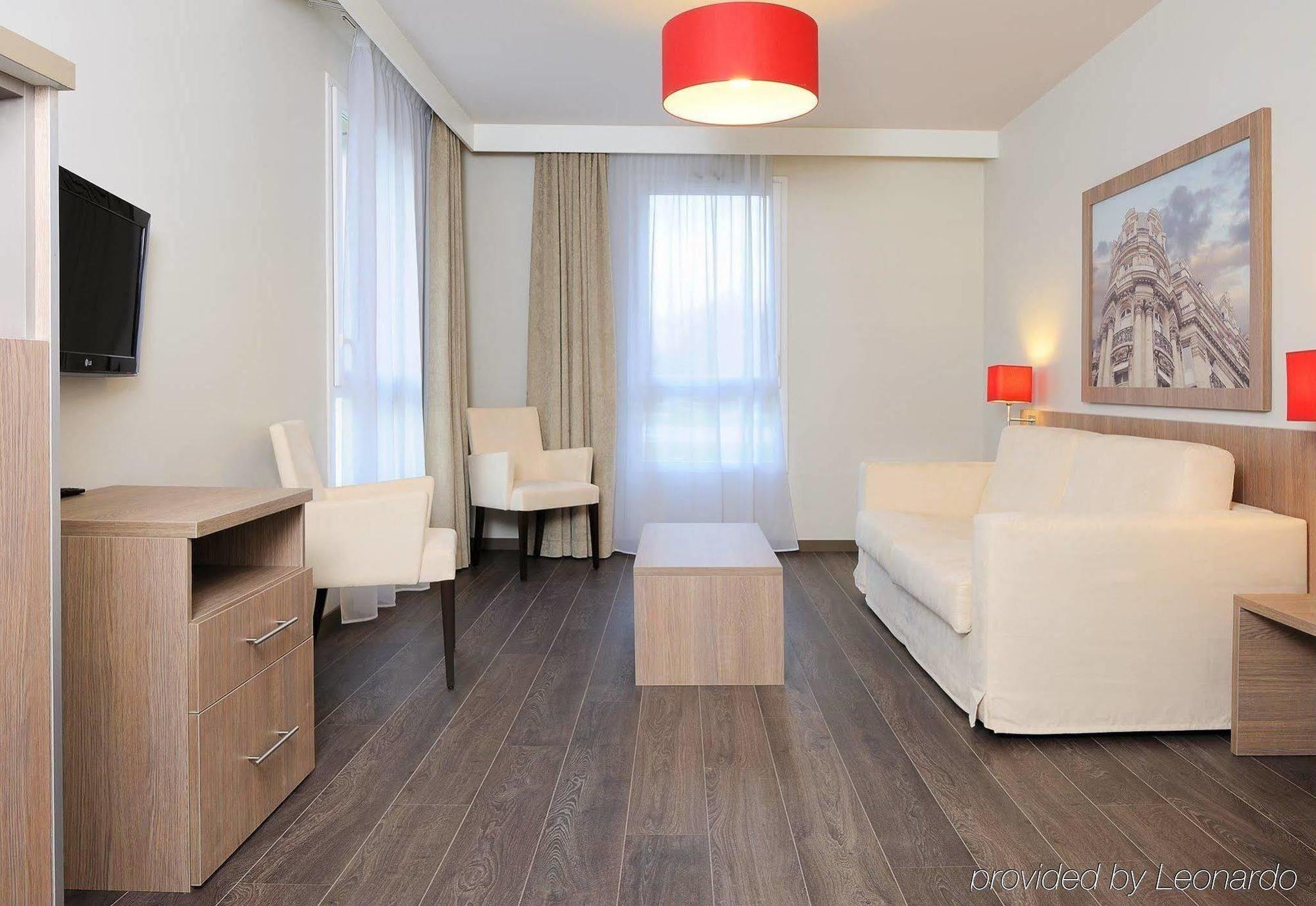 Residhome Paris-Guyancourt Rum bild